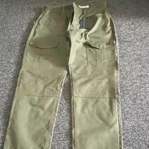 Brand New with tag Sean John cargos 40 W 34L